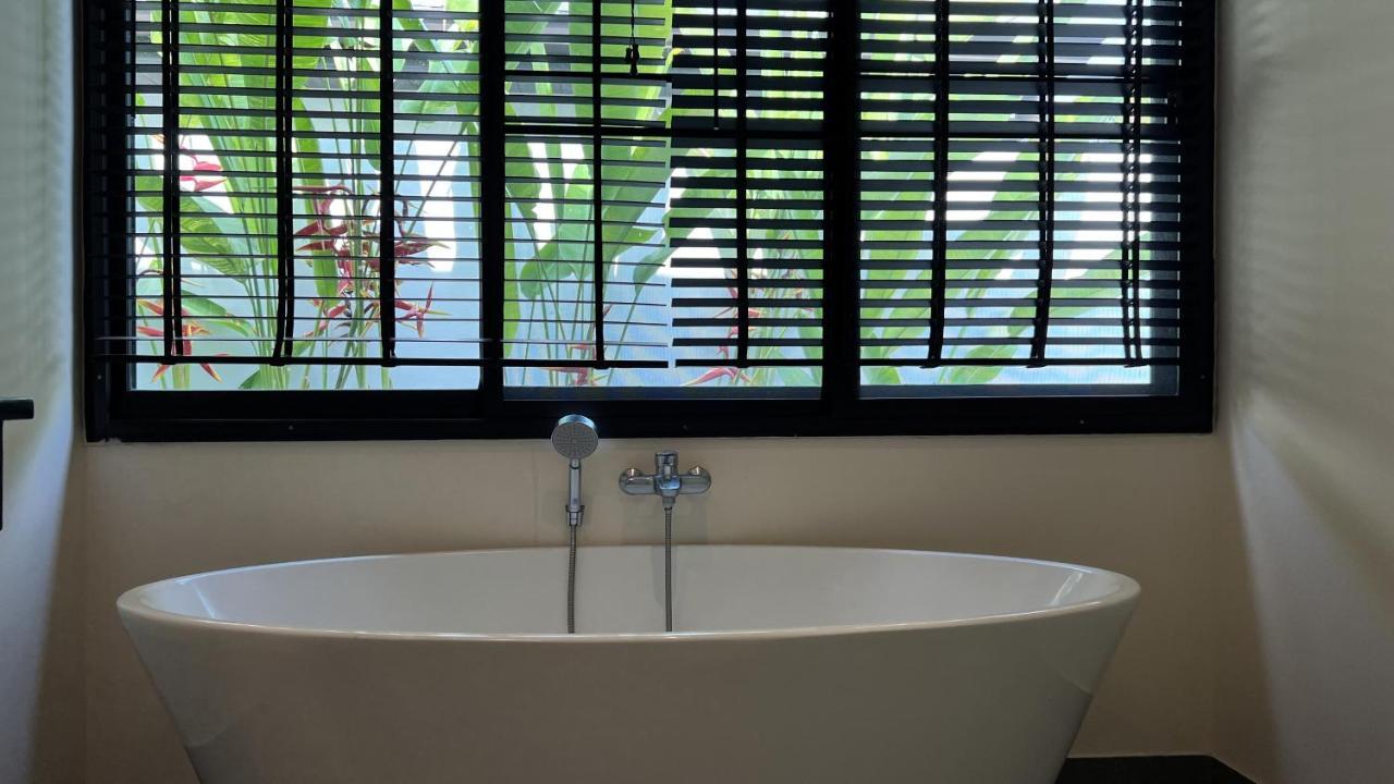 Plunge Tropic Villas 2 Naiharn Rawai Exterior photo